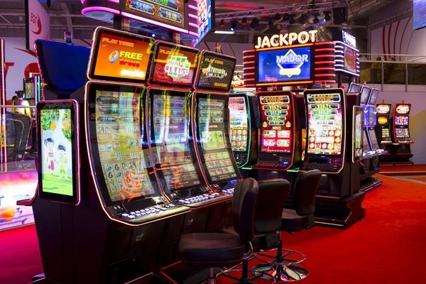 Wild Coaster carnival-themed slot game interface
